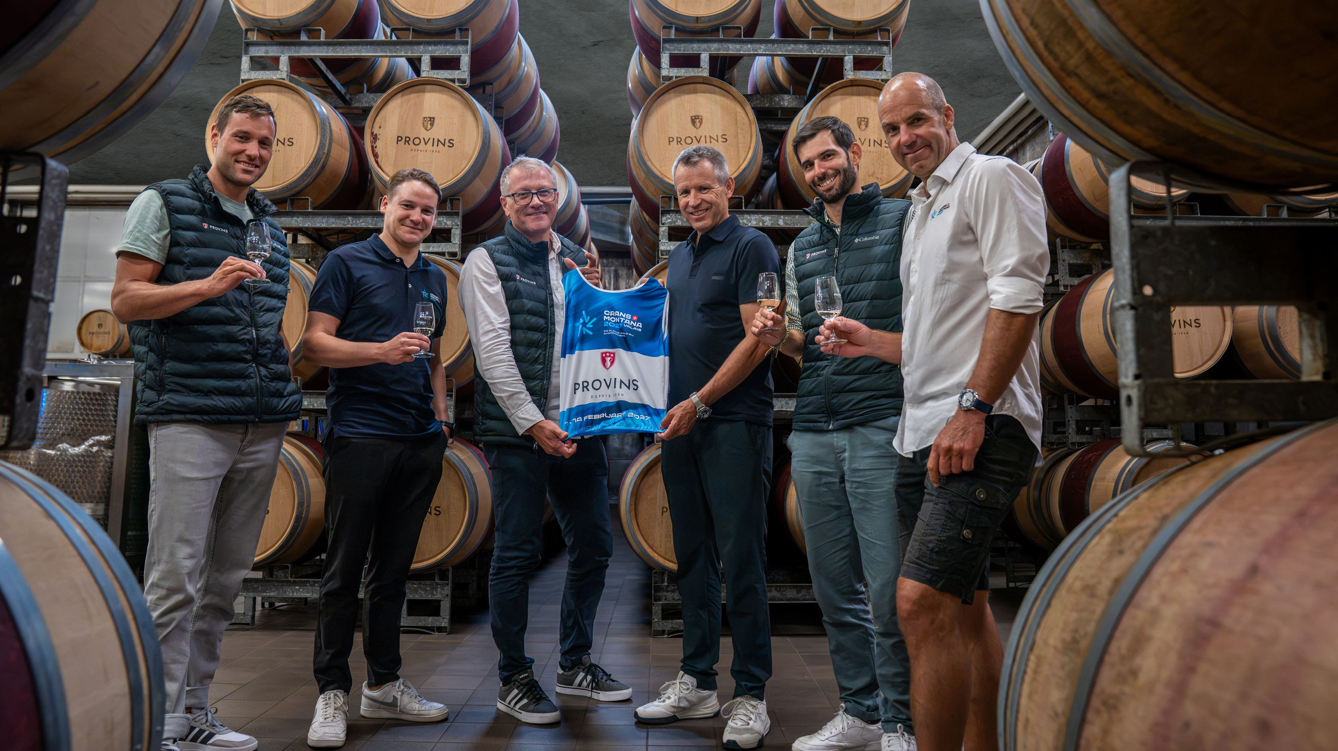 De g. à d. : François Messer, Directeur commercial Vente en gros, HoreCa & Grande Distribution, Provins / Sébastien Rey, Vice-Président du comité directeur, Crans-Montana 2027 / Michel Charbonnet, Directeur général, Provins / Claude-Alain Schmidhalter, Président du comité directeur, Crans-Montana 2027 / Julien Petit, Directeur marketing, communication & B2C, Provins / Didier Défago, CEO, Crans-Montana 2027.